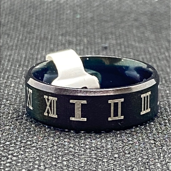 Ring - Picture 3 of 4